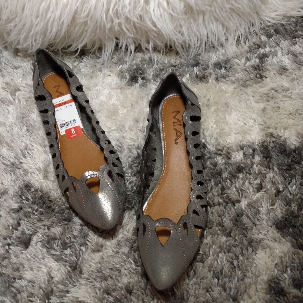 MIA silver metallic flats pointed toe size 8